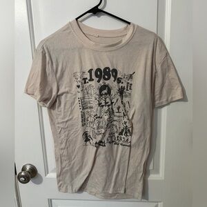 Taylor Swift 1989 Era Graphic Tee Cream Shirt Size Medium